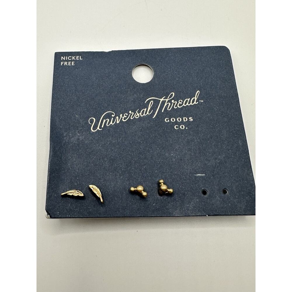 Set Of 2 Universal Thread Stud Earrings Feathers
